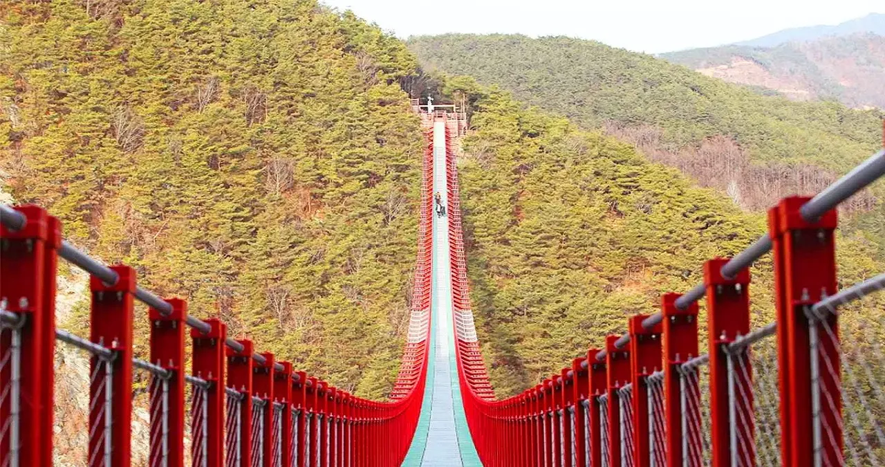 산줄기 잇는 출렁다리 / 사진=한국관광콘텐츠랩