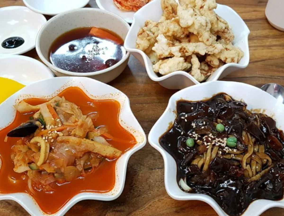 사진 : 탕수육,짜장면,짬뽕 / 생성형 이미지
