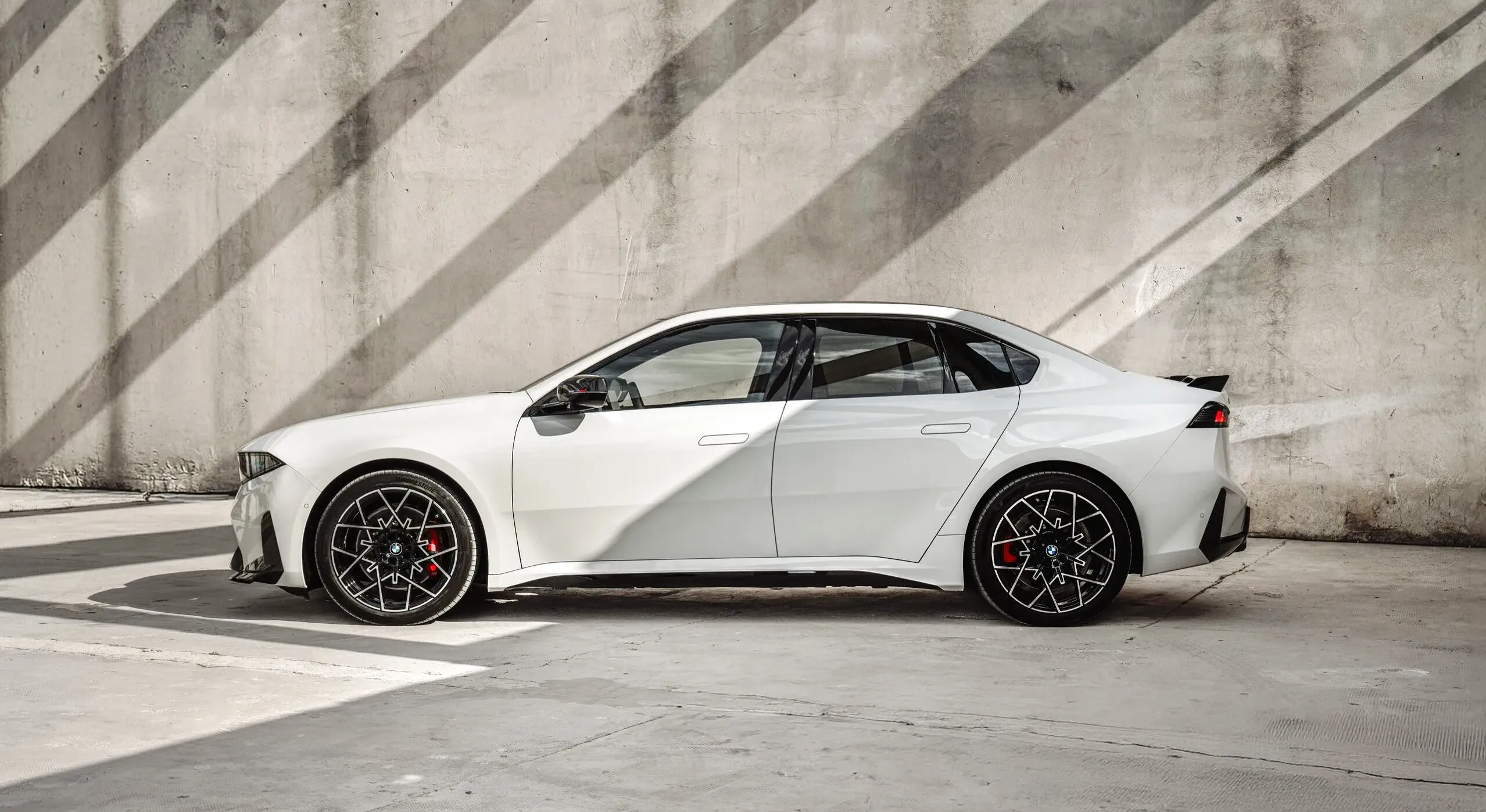 < BMW 3시리즈 풀체인지( i3 M60 M 퍼포먼스 파츠), 출처 : carscoops >
