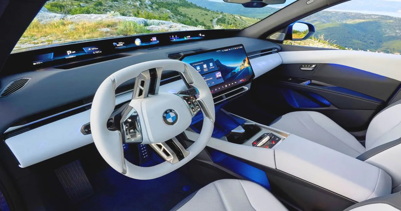 신형 3시리즈 실내 1열 / 사진=BMW