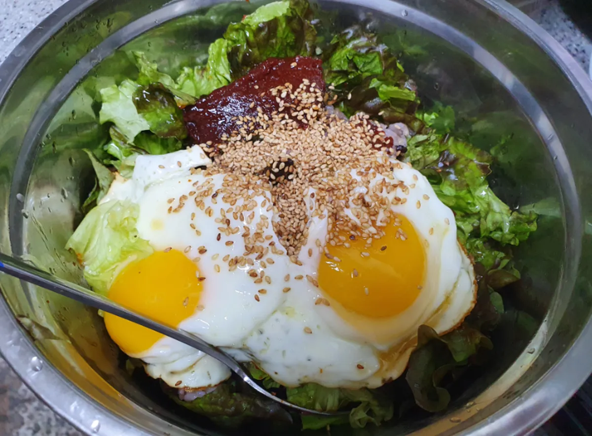 사진 : 상추 비빔밥 / 생성형 이미지