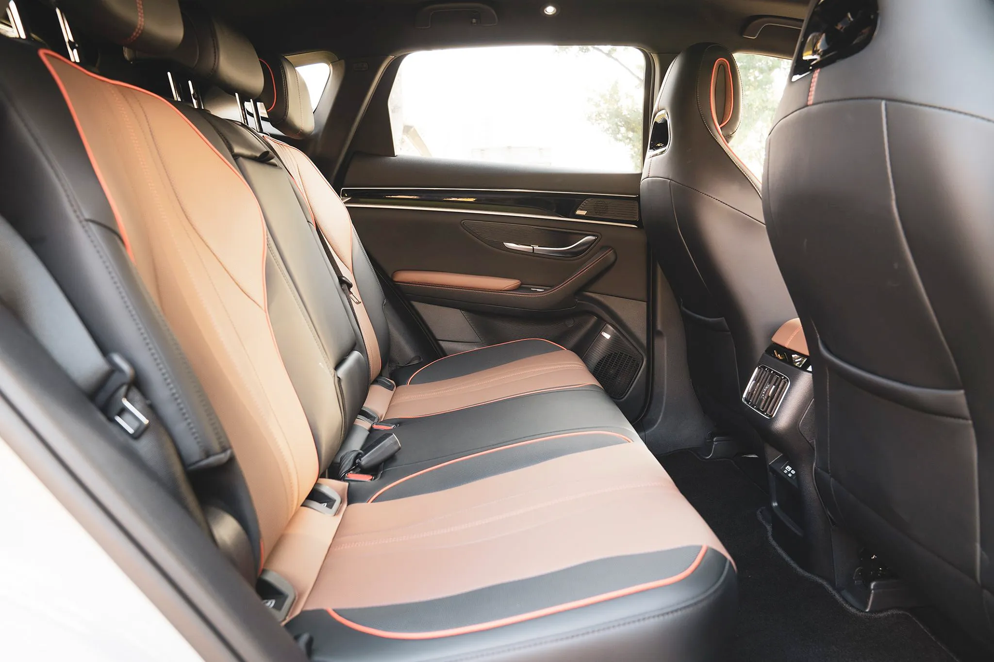 < BYD 씨라이언 6 DM-i AWD, 출처 : autoapp >