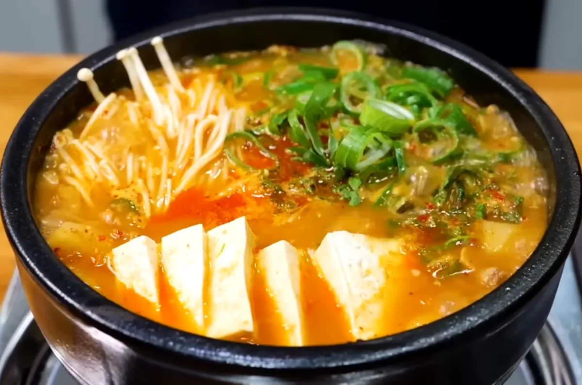사진 : 찌개 / 생성형 이미지