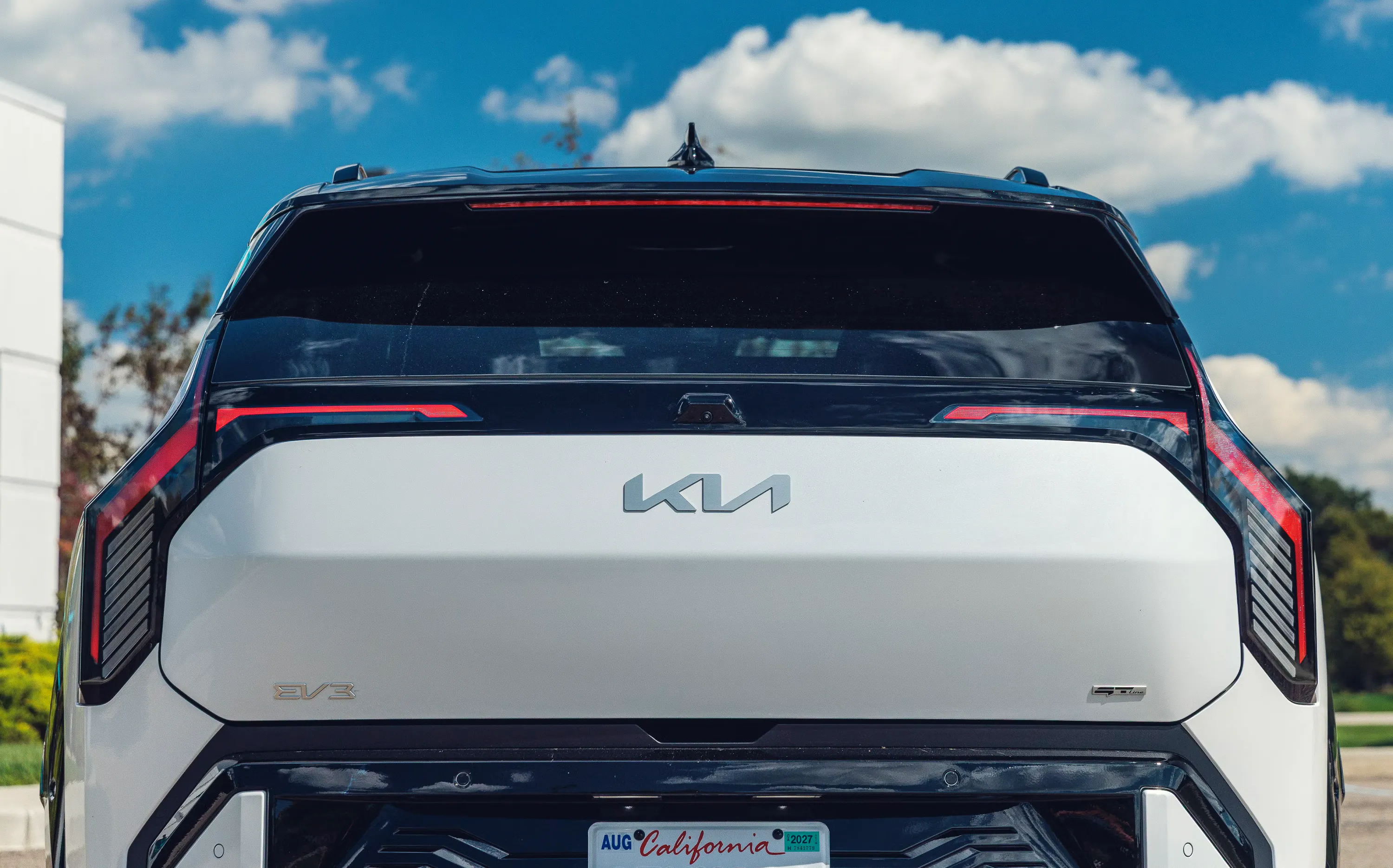< 기아 EV3, 출처 : caranddriver >