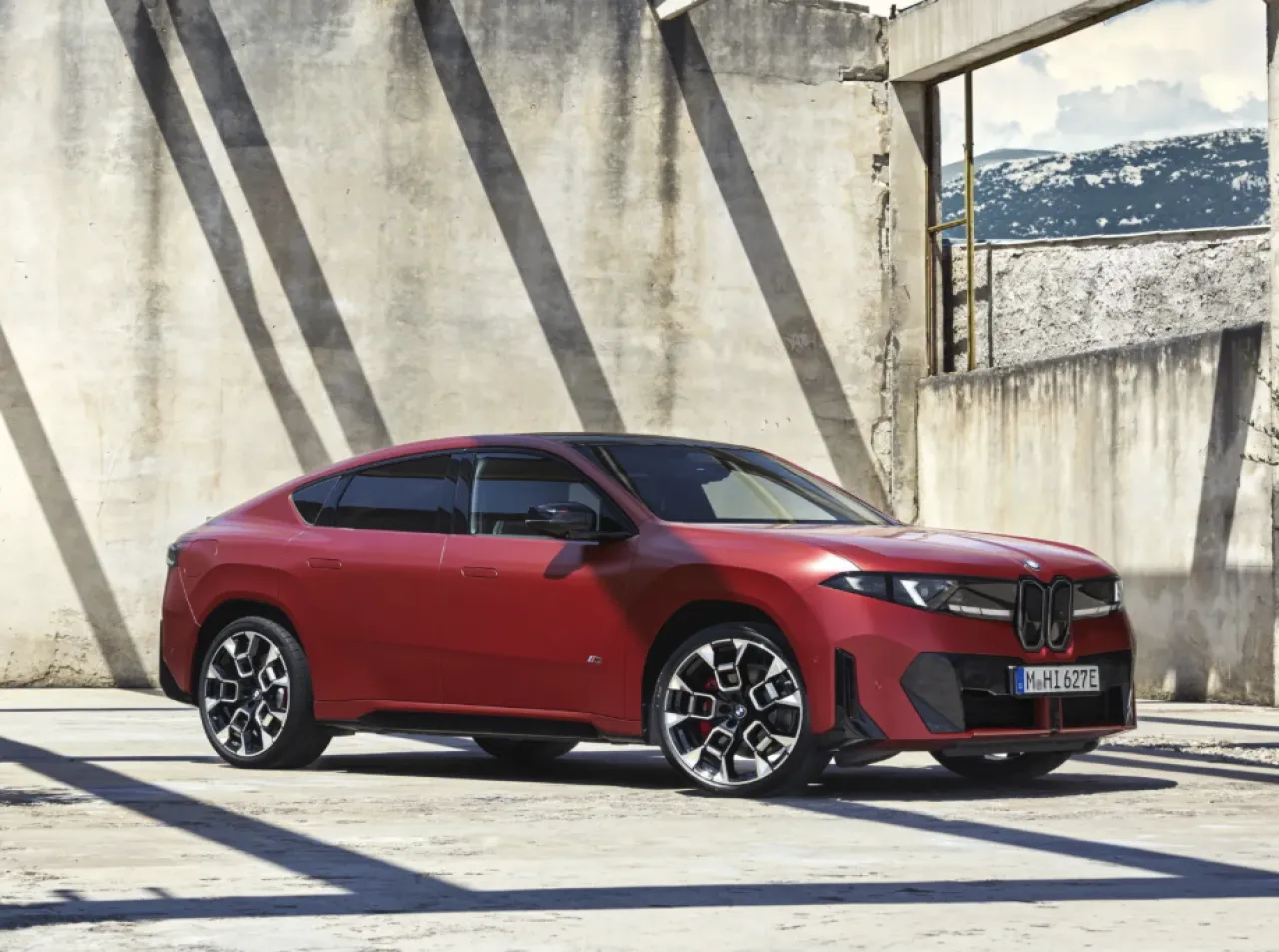 BMW IX4 측면
