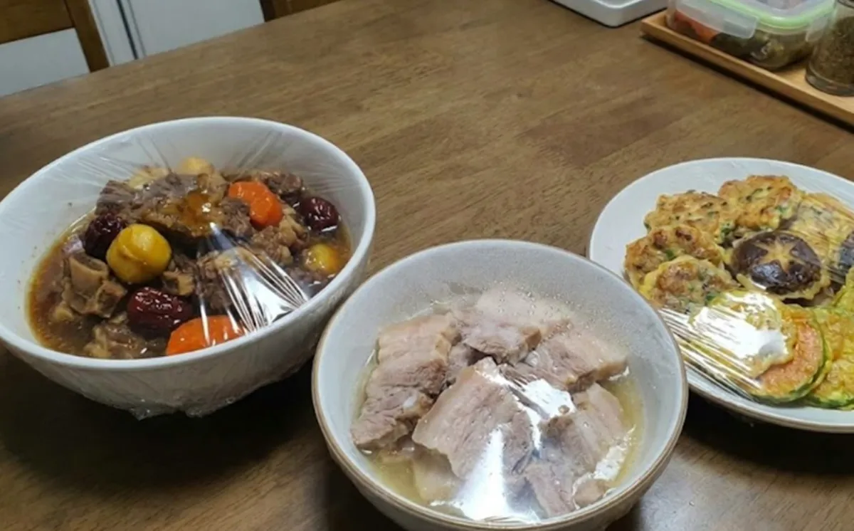 사진 : 랩 씌운 음식 / 생성형 이미지
