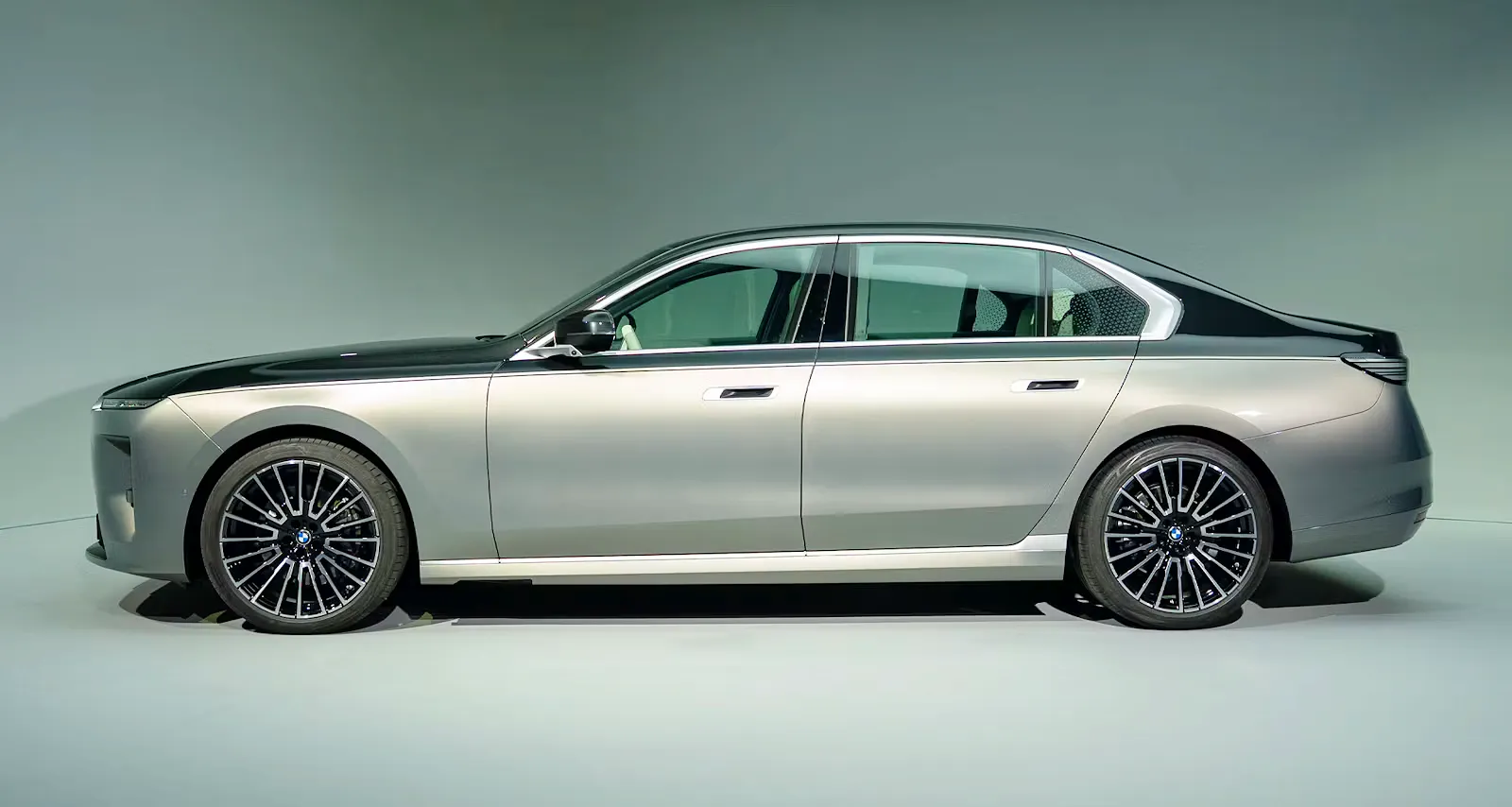 < BMW 7시리즈 페이스리프트, 출처 : carwow >