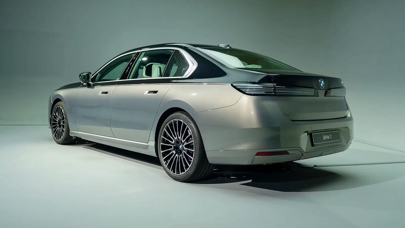 < BMW 7시리즈 페이스리프트, 출처 : carwow >