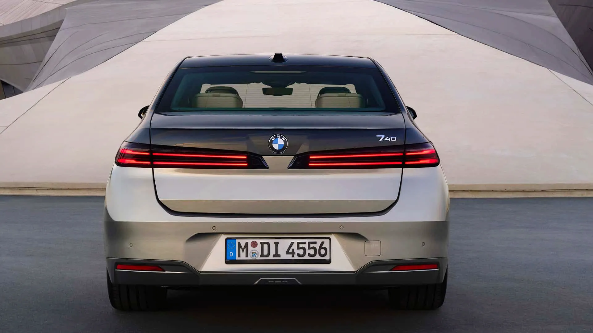 < BMW 7시리즈 페이스리프트, 출처 : motor1 >