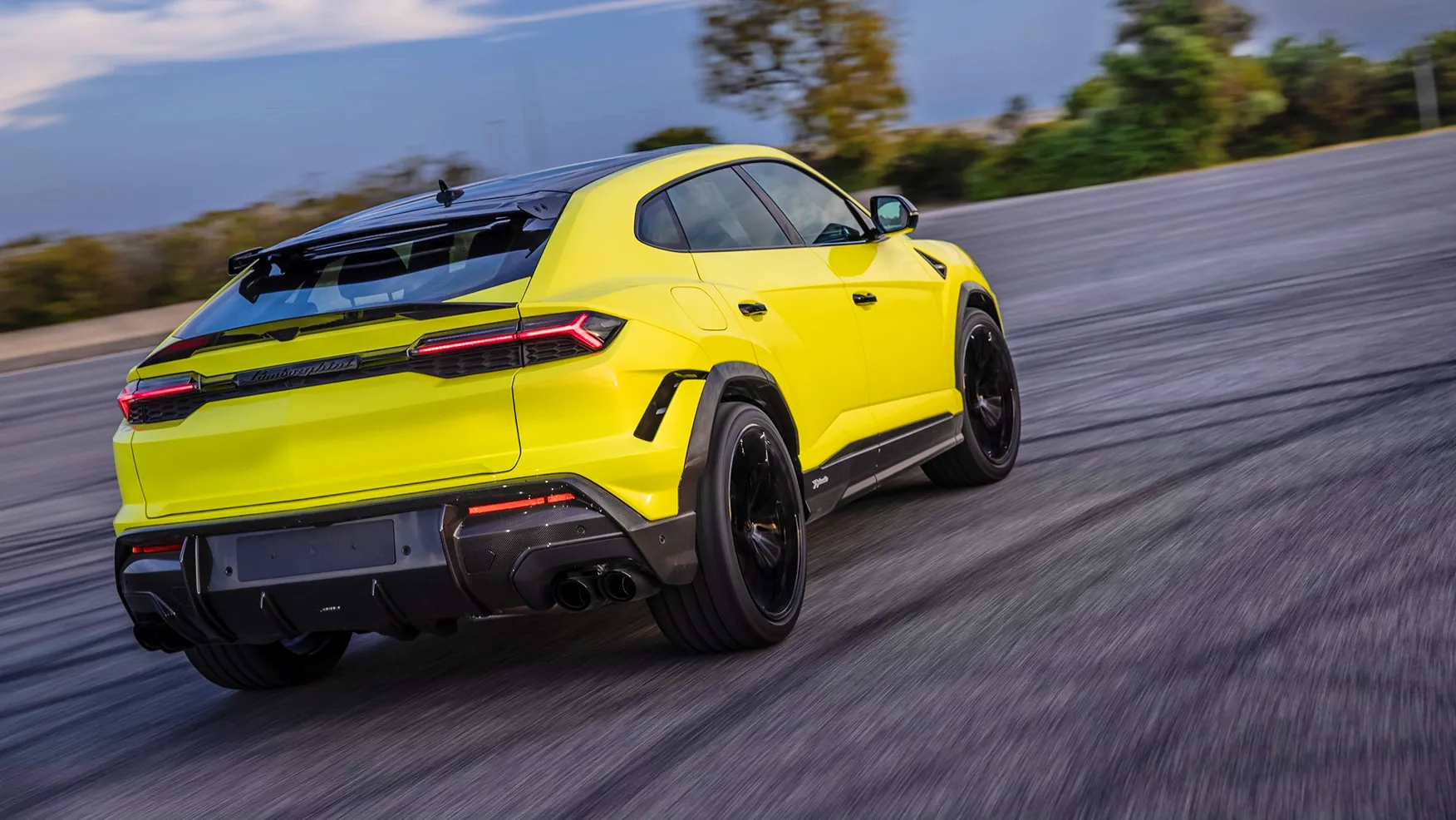 < 람보르기니 우루스 SE 퍼포만테, 출처 : carmagazine >