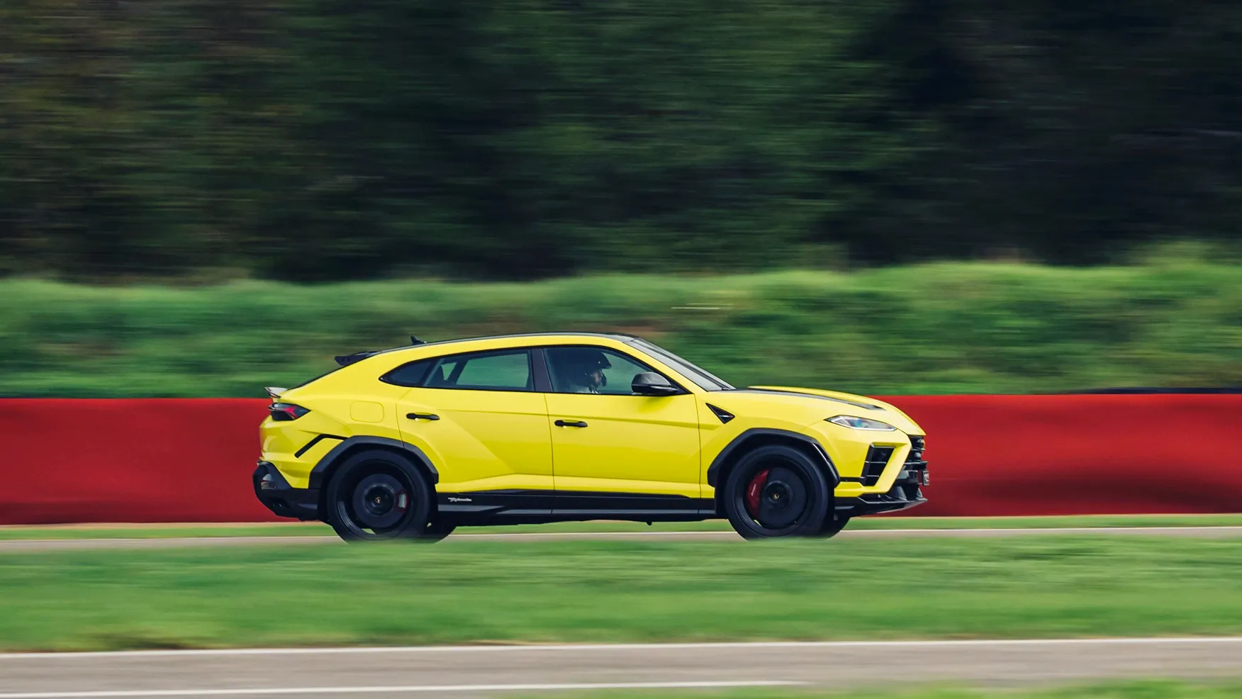 < 람보르기니 우루스 SE 퍼포만테, 출처 : carmagazine >