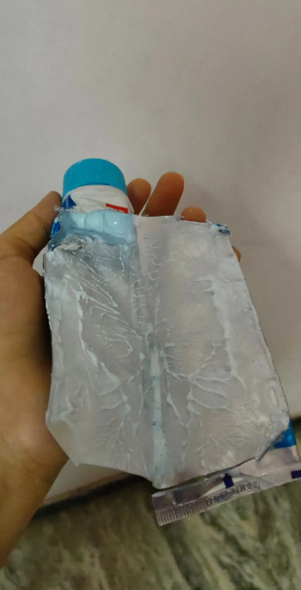 사진 : 치약 / 생성형 이미지