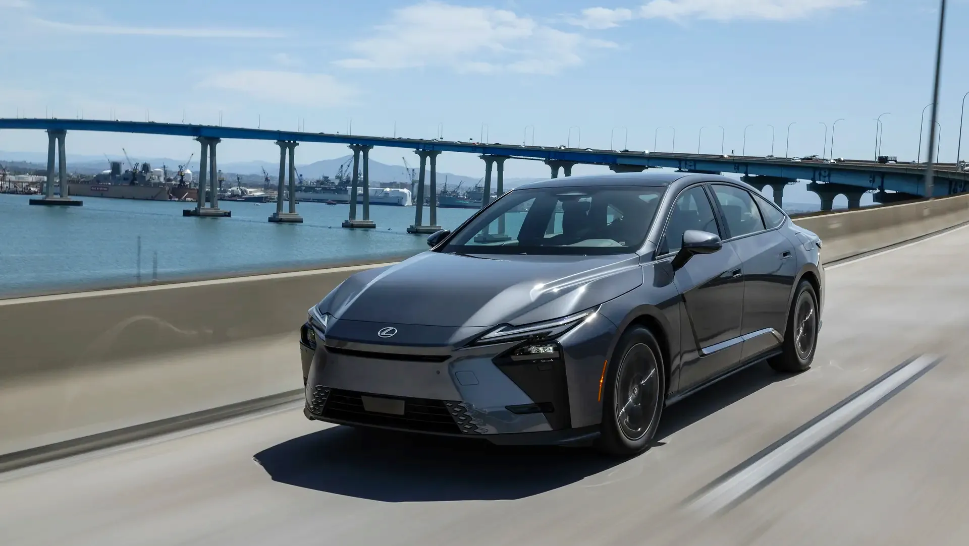 < 렉서스 ES 350h, 출처 : 렉서스 >