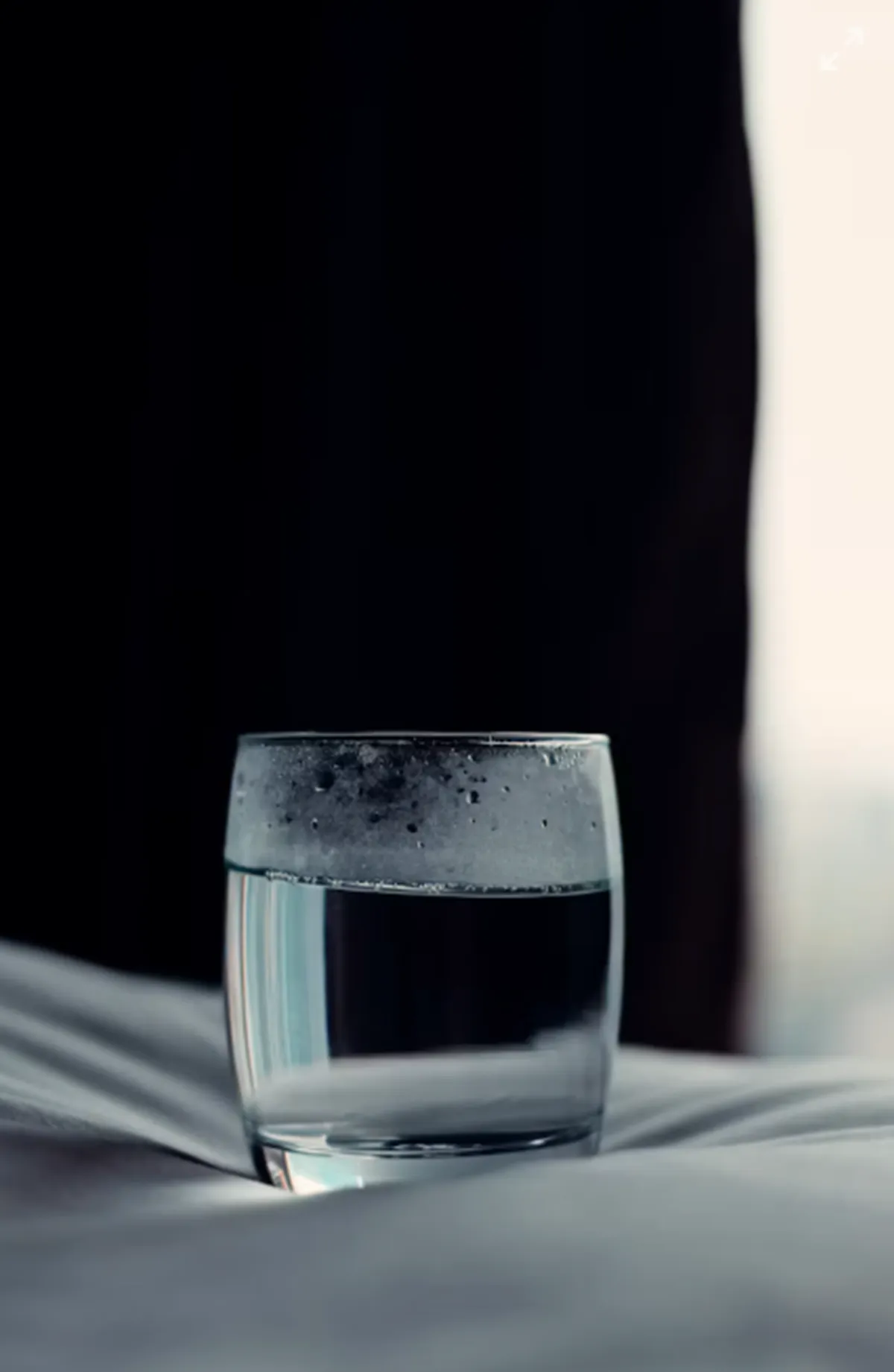 사진 : 미지근한 물 한잔 / unsplash.com