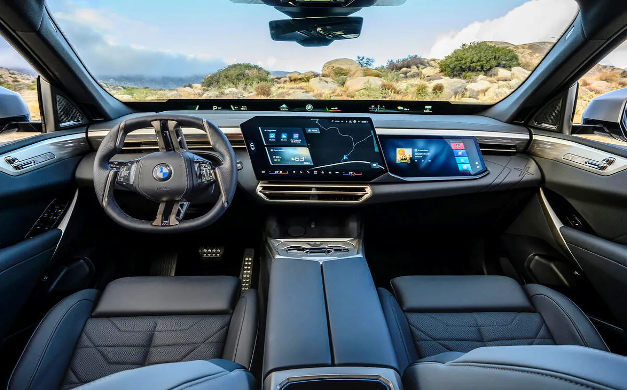 < BMW iX5 전기차 실내, 출처 : Autocar >