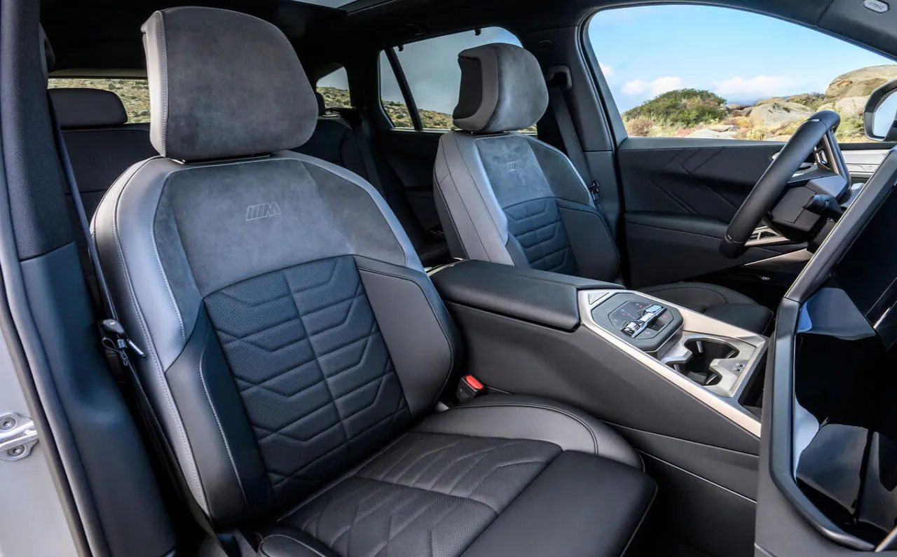 < BMW iX5 전기차 실내, 출처 : Autocar >