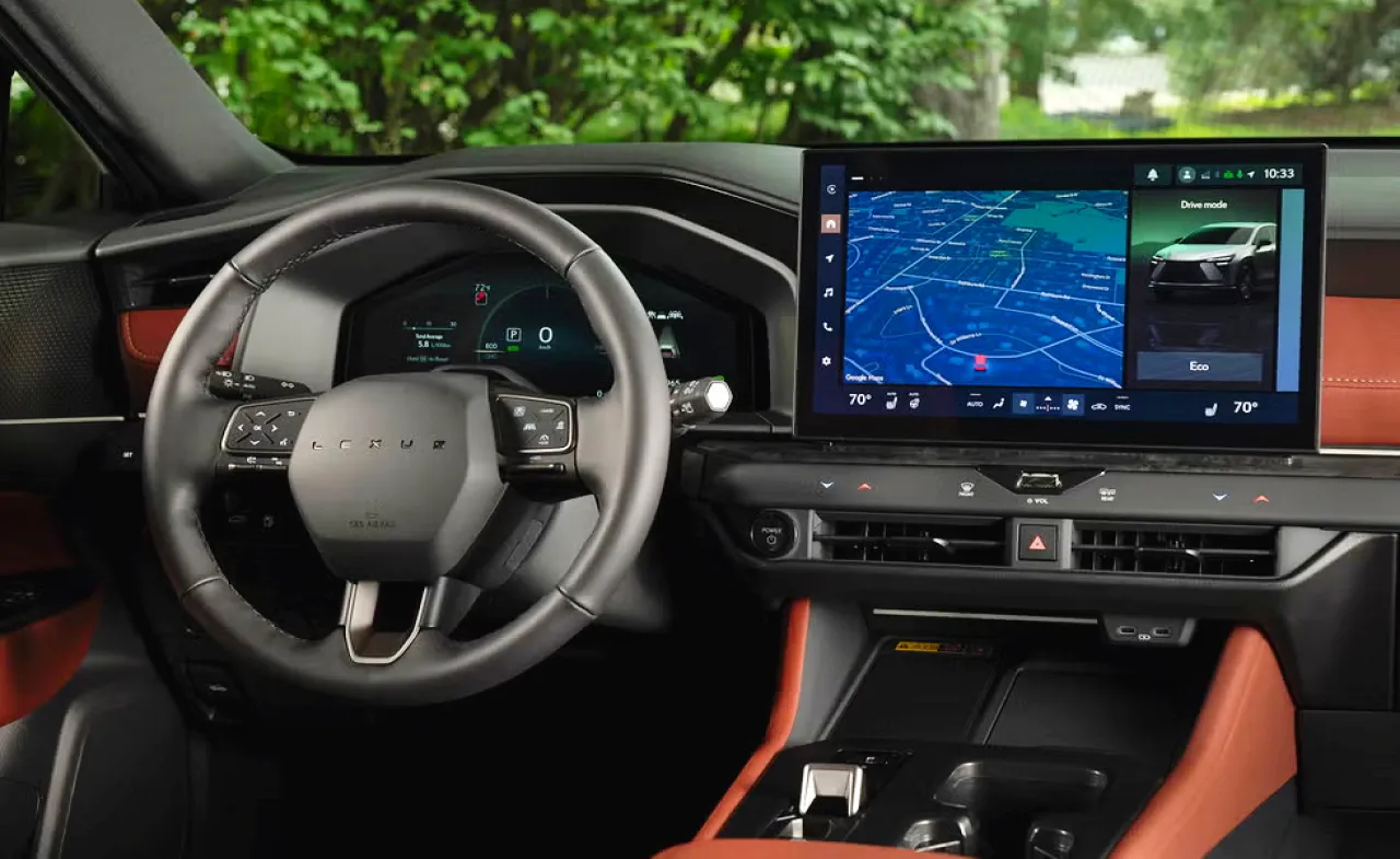 < 렉서스 NX 350h 페이스리프트, 출처 : roadandtrack >