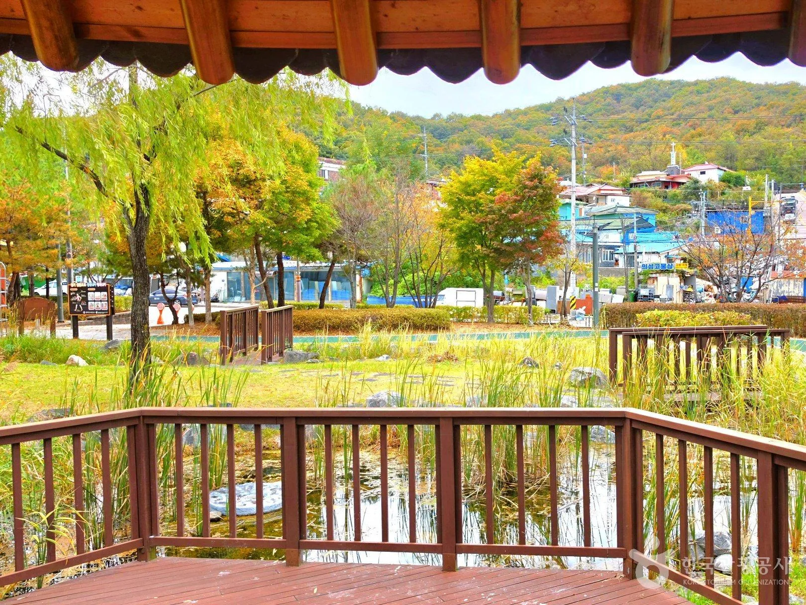 정자 안에서 바라본 풍경.<br>출처: 한국관광공사