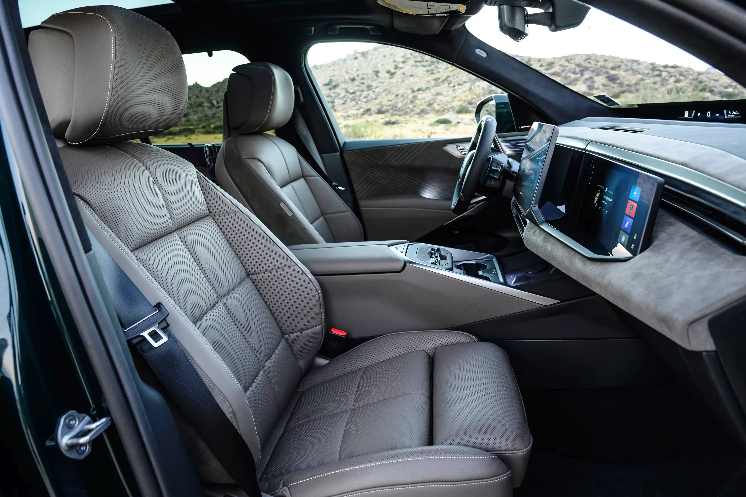 < 신형 BMW X5 풀체인지, 출처 : caranddriver >