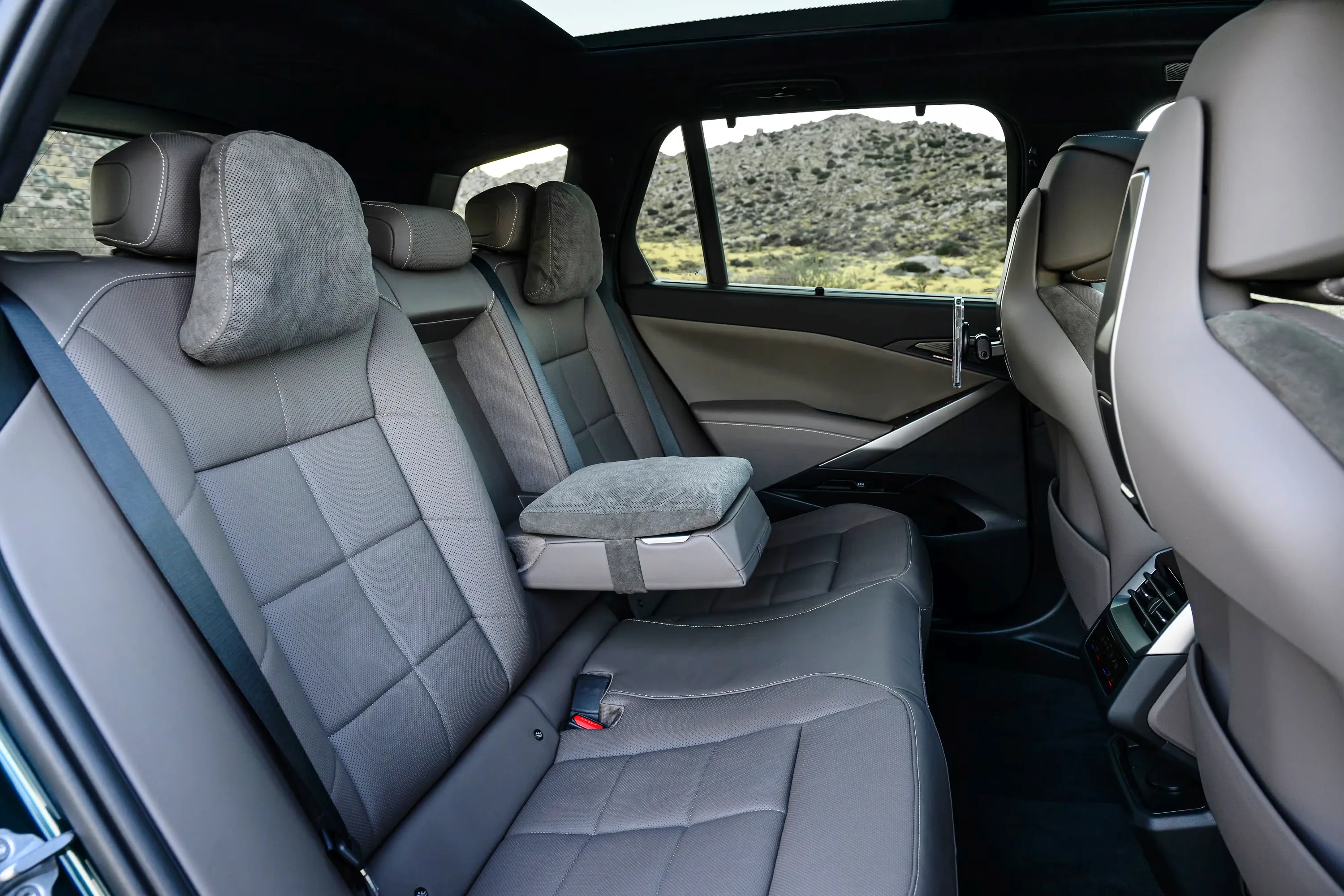 < 신형 BMW X5 풀체인지, 출처 : caranddriver >