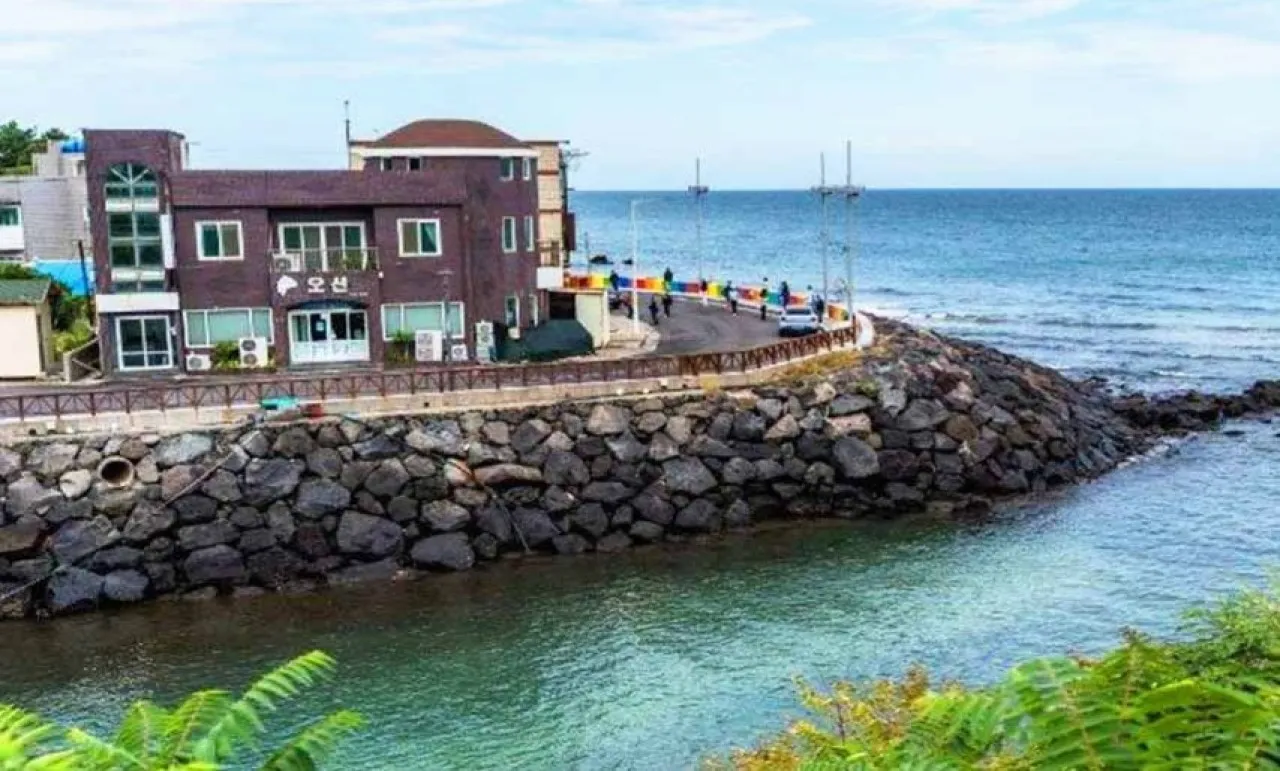 용연에서 본 제주도 바다 / 사진=한국관광콘텐츠랩
