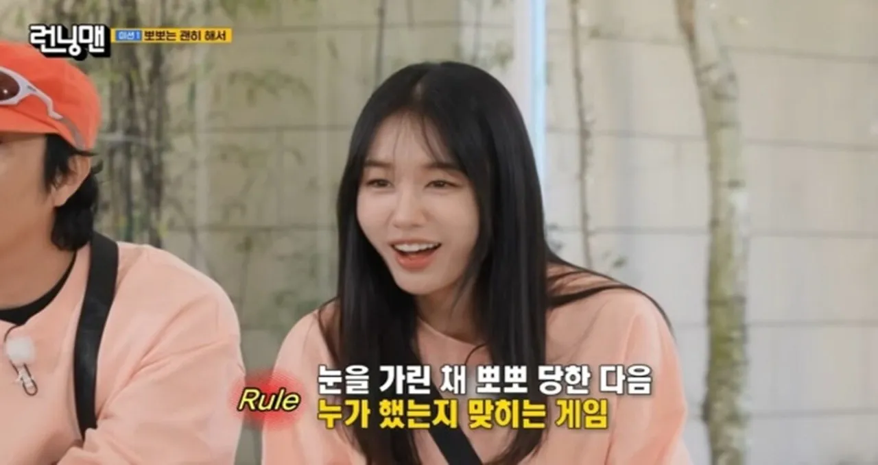 배우 안은진에게 뽀뽀를 요구하는 장면으로 성희롱 논란에 휩싸였던 SBS 예능 프로그램 ‘런닝맨’이 방송심의에서 ‘문제없음’ 판단을 받았다. SBS ‘런닝맨’ 캡처