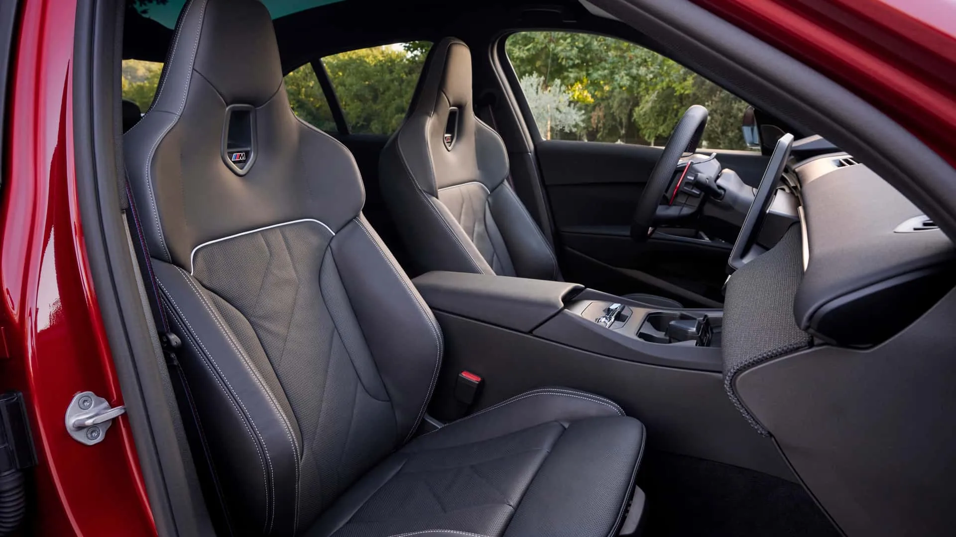 < 신형 BMW 3시리즈 풀체인지 M350 xDrive 실내, 출처 : motor1 >