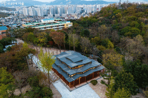 기사로 이동 - 답답한 일상 탈출! 숲속 오두막 도서관, ‘오동 숲속도서관’에서 힐링 타임