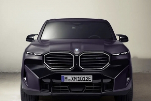 기사로 이동 - 전 세계 47대 한정판, BMW XM ‘키스’ 입고 서울 상륙!