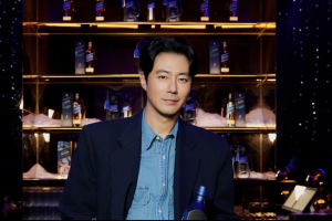 기사로 이동 - 조인성, 소속사 엔에스이엔엠과 13년 동행 마무리