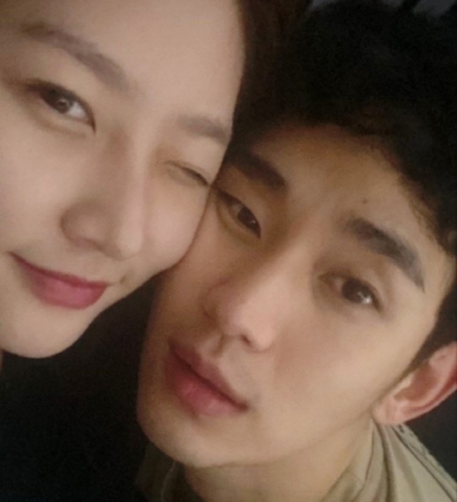 thumbnail - 김수현 “故 김새론 15세 때 열애? 법정대응”…“20살 연하와 결혼” 과거 발언 재조명