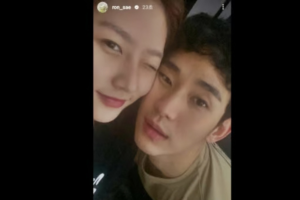 기사로 이동 - 김수현, 이번엔 ‘하의실종’ 패션 공개…故 김새론 유족 “6년 만남 인정하라”