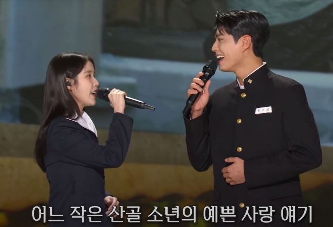 thumbnail - 데뷔 16년 차 아이유, ‘가요무대’에 떨다! 박보검과의 듀엣, ‘천재적 발상’