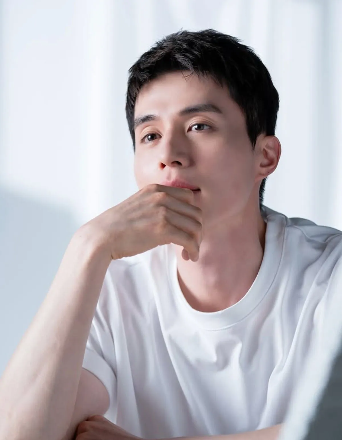 이동욱, 윤 대통령 탄핵 직후 “이제야 봄볕!”, 1870명 팬 환호