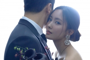 기사로 이동 - 티아라 효민, 금융맨과 결혼…국내 단 2벌 ‘하이엔드 드레스’ 얼마길래?