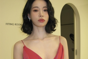 기사로 이동 - ‘이도현♥’ 임지연, 백상 찬밥에도 화제성 장악…고혹 드레스+예능 활약