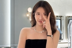기사로 이동 - “40대 중반 맞아?” 이지아, ‘시선 강탈’ 블랙 튜브톱 드레스! 동안 비결 궁금증 증폭