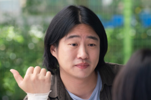 기사로 이동 - 안재홍 은퇴설 ‘종결’… 영화 ‘하이파이브’서 라미란과 호흡