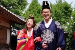 기사로 이동 - 신지♥지상렬 결혼…전통혼례식 올렸다 “母가 점찍은 사윗감”