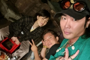 기사로 이동 - ‘프리 선언’ 김대호, 술 취해 짝짝이 양말 투혼!