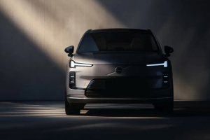 기사로 이동 - 볼보 XC70, 10년 만에 ‘전기 심장’ 달고 부활! EV모드 200km 질주하는 ‘반전 SUV’ 9월 출격!
