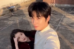 기사로 이동 - 아이유, 차은우 향해…“한 번 보고 두 번 보고”