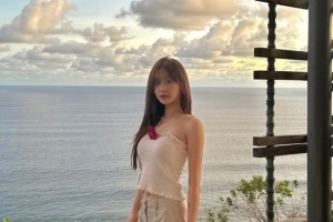 기사로 이동 - 츄, 청량한 여름 바다와 함께한 ‘휴양지 여신’ 비주얼