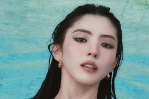 기사로 이동 - 한소희, 독보적인 섹시 퇴폐미로 흠뻑 젖은 여신...물속에서 치명적 매력 발산