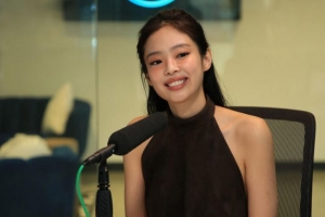 기사로 이동 - ‘제니 부터 지젤, 레이까지‘…핫걸들의 아이템 올여름 홀터넥