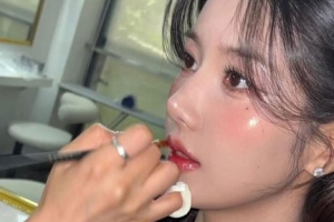기사로 이동 - 워터밤 여신 권은비, 베일듯한 콧날의 인형 비주얼 + 섹시한 볼륨감 몸매까지...
