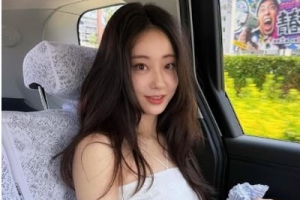기사로 이동 - 경리, 짧은 치마 사이로 드러난 섹시한 각선미...일본 여행 사진 속 미모 돋보여