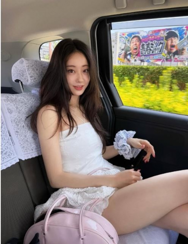 thumbnail - 경리, 짧은 치마 사이로 드러난 섹시한 각선미...일본 여행 사진 속 미모 돋보여
