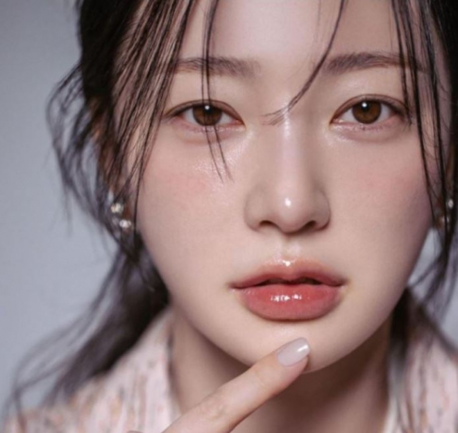 thumbnail - 송하윤, 학폭 의혹 1년 만에 침묵 깨고 법적 대응...최초 유포자 형사 고소