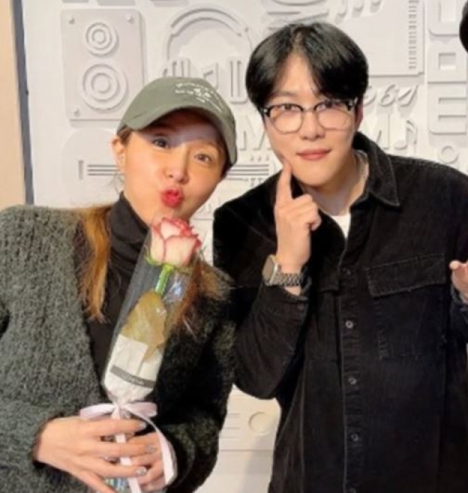 thumbnail - 신지,문원의 과거 논란에 해명과 사과...불법 중개업은 인정, 양다리와 학폭은 부인